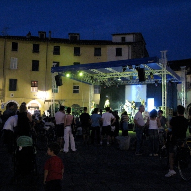 concert in Piazza dell'Anfiteatro Italy Trip 2009, Lucca, Italy Date: Thursday July 02, 2009