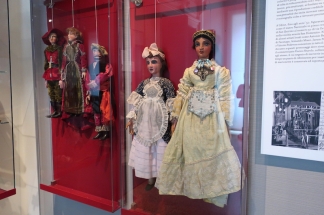puppets and marionettes